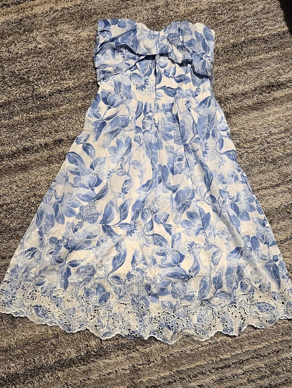 White House Black Market Floral Midi Dress in Blue & White Size 4